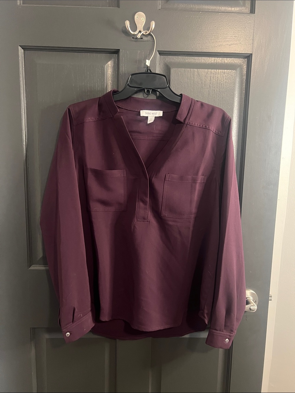 Nine West Women's Plum V-Neck Long-Sleeve Blouse size Medium